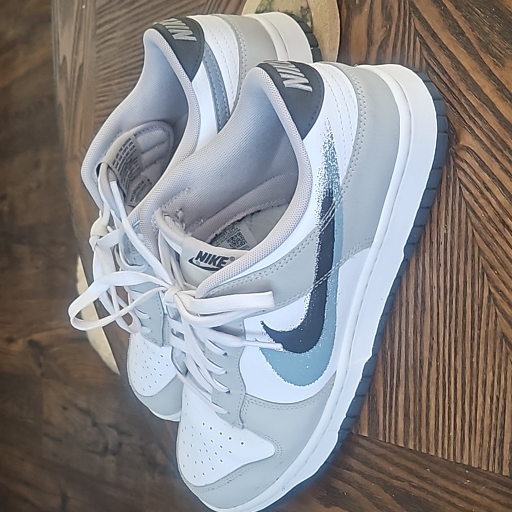 Nike dunk low 'Spray Paint Swoosh'